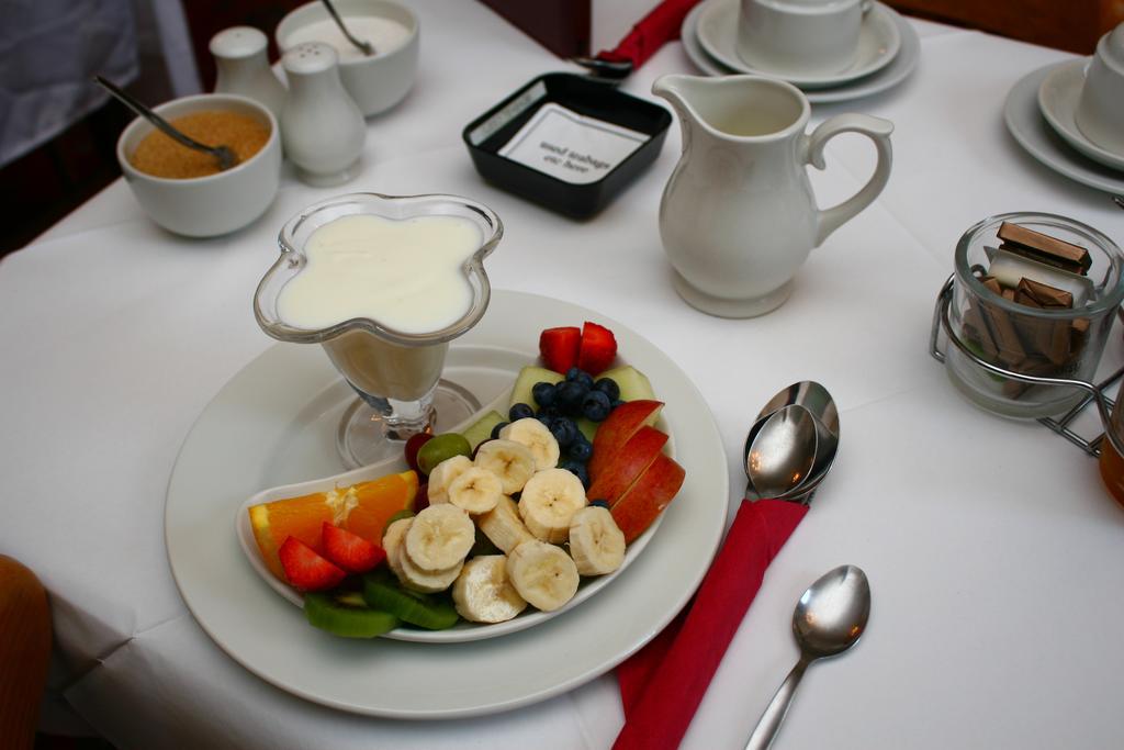 The Penn Club Couette-café